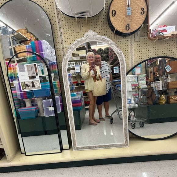 Meet your Posher, Natalia - Picture 2 of 2